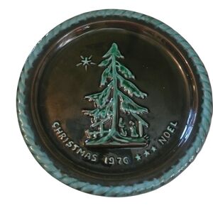 Blue Mountain Pottery Vintage Christmas 1976 Plate
